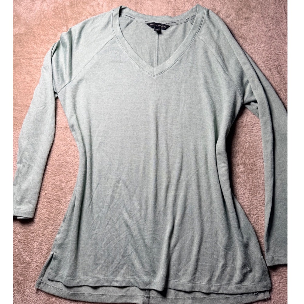 Banana Republic Womens Sage Green V-Neck Long Sleeve Knit Top Size M Classic